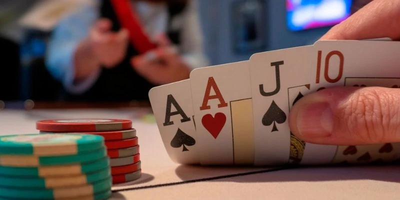 Thời điểm nên tố, theo hay bỏ bài trong Omaha Poker